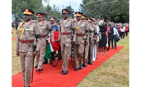 Uwari Umugaba Mukuru w’Ingabo za Kenya Yashyinguwe mu cyubahiro cy'abakuru b'ingabo- Reba amafoto