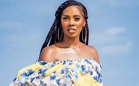 Tiwa Savage yahawe urwamenyo n’abafana nyuma yuko yishyuye inzobere mu ikoranabuhanga ngo imufashe gusiba amashusho ye ari kwikinisha