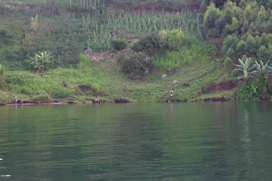 Rutsiro/Boneza: Batuye mu mazi rwagati ariko ntibagira ayo kunywa n’ayo gutekesha