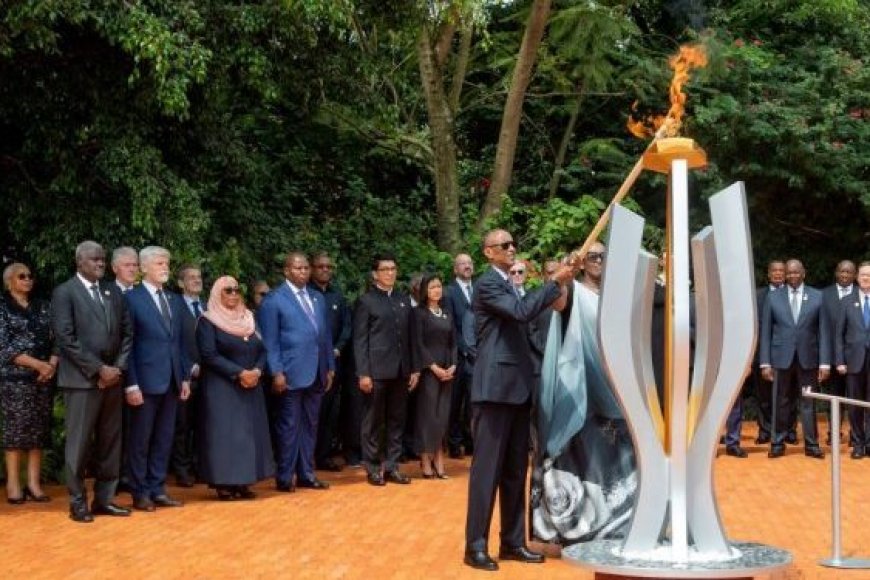 Perezida Kagame na Madamu we Jeannette Kagame bacanye urumuri rw’icyizere, batangiza #Kwibuka30