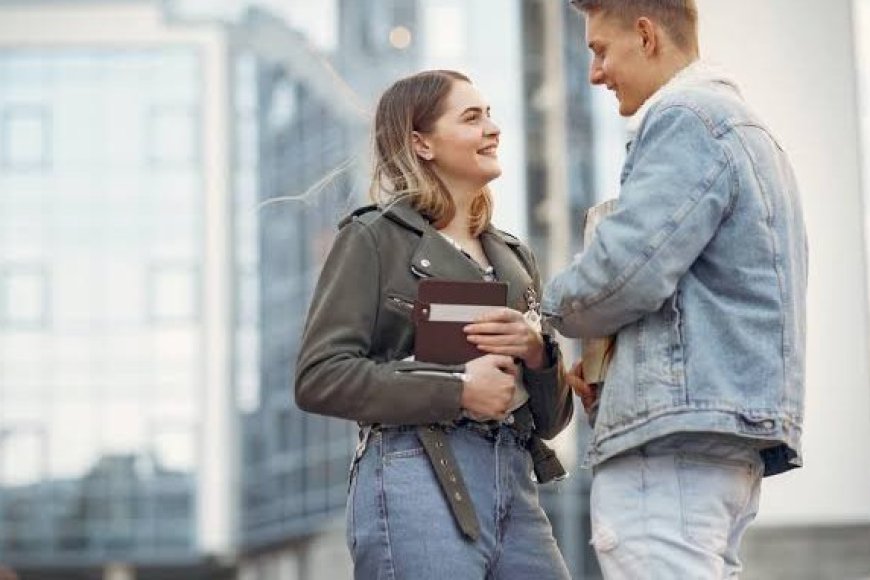 Abasore gusa: Menya aho umukobwa akubita amaso bwa mbere kuri wowe iyo umwegereye ushaka ko muvugana