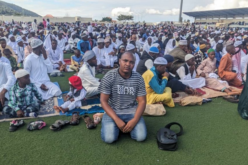 Abayisilamu bo mu mujyi wa Goma muri RDC, Bangiwe gusengera muri stade Ubumwe kubera impungenge z’umutekano muke, baza gusengera mu Rwanda, mu mujyi wa Gisenyi