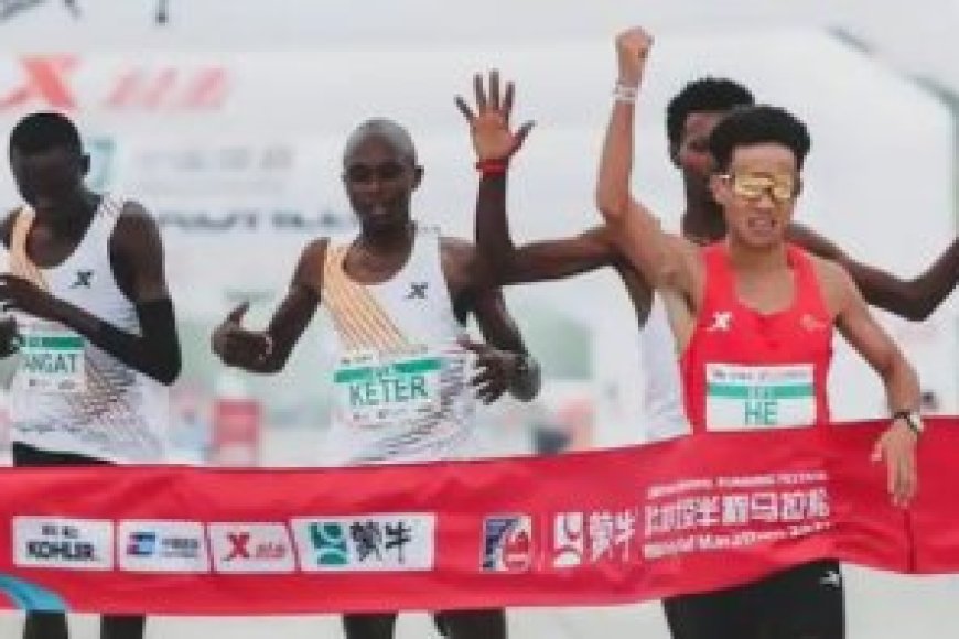 Abanyafurika batatu   baretse babishaka umukinnyi ukomeye w’Umushinwa  ngo atsinde isiganwa bari mu mazi abira