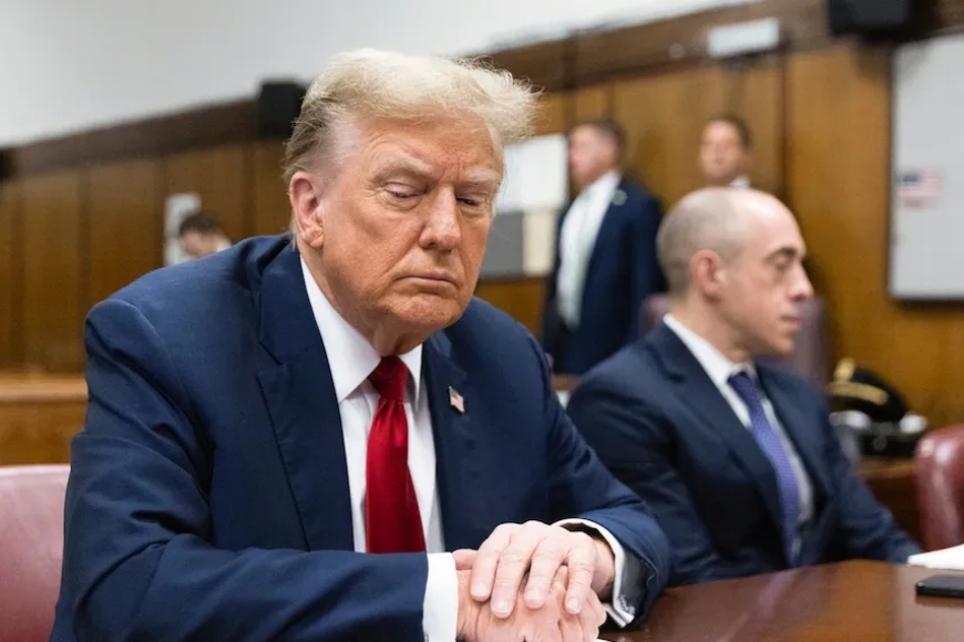 USA: Uwahoze ayoboye America wita kuwo bahanganye ‘Umunyabitotsi’ yagaragaye mu rukiko agatotsi kamwibye