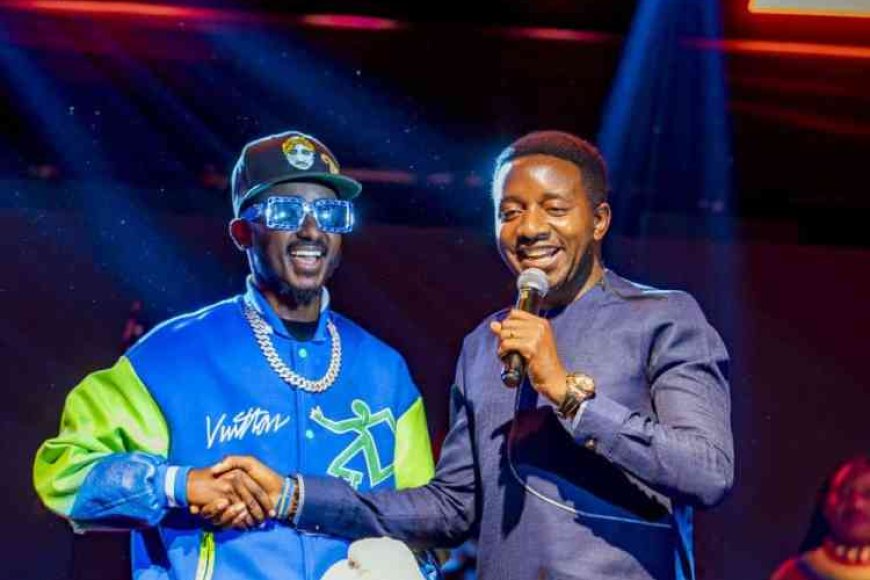 Umuhanzi Yago Pon Dat   yatamaje kompanyi yamwemereye ikibanza  mu gitaramo imbere y’abafana   none amaso akaba yaraheze mu kirere