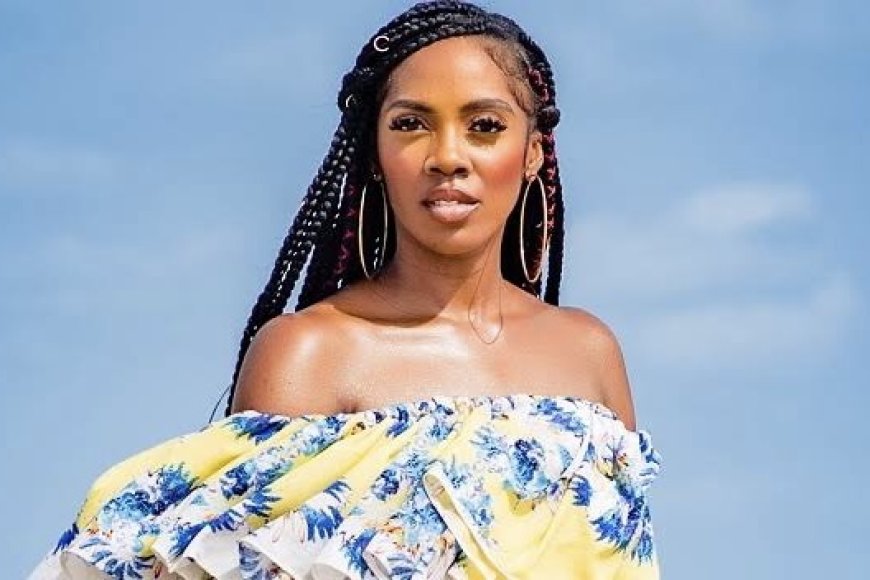 Tiwa Savage yahawe urwamenyo n’abafana nyuma yuko yishyuye inzobere mu ikoranabuhanga ngo imufashe gusiba amashusho ye ari kwikinisha