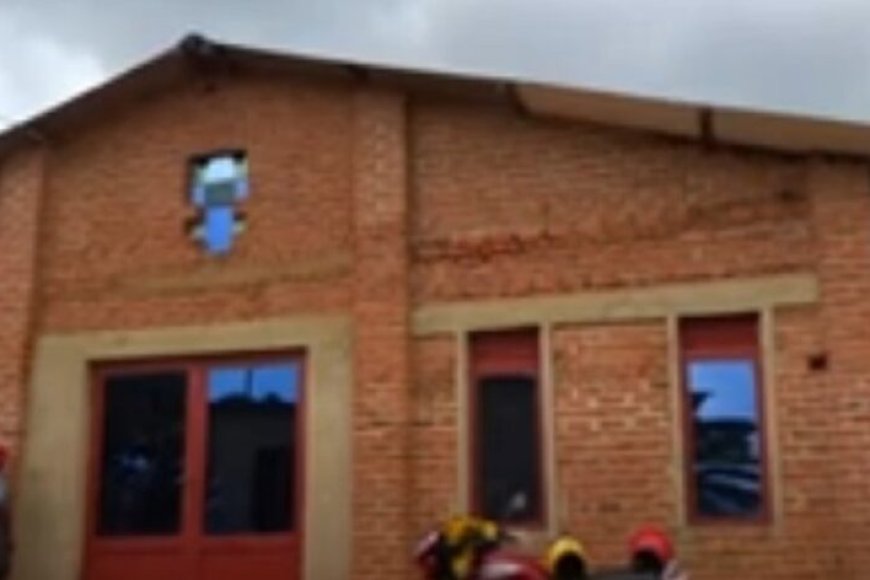 Gasabo: Abakirisitu bari mu gahinda  nyuma yaho pasiteri wabo agurishije urusengero rwihishwa