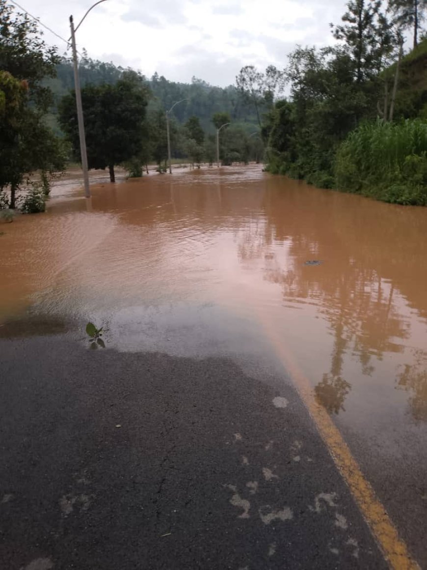 Umuhanda Ngororero - Muhanga ntabwo uri nyabagendwa, aho wamaze gufungwa n’ibiza