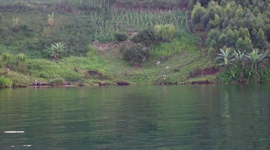 Rutsiro/Boneza: Batuye mu mazi rwagati ariko ntibagira ayo kunywa n’ayo gutekesha