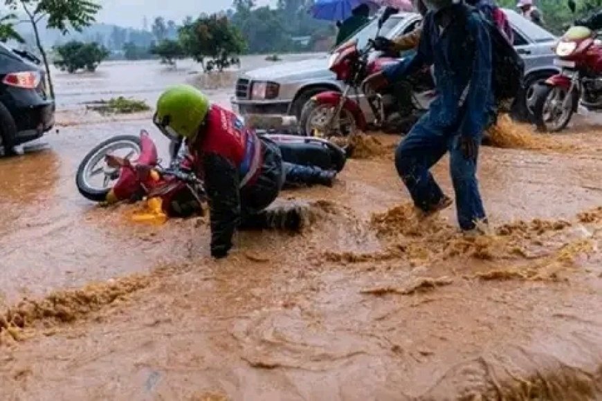 Abanyarwanda bategujwe imvura idasanzwe mu ntangiriro za Mata mu bice bitandukanye