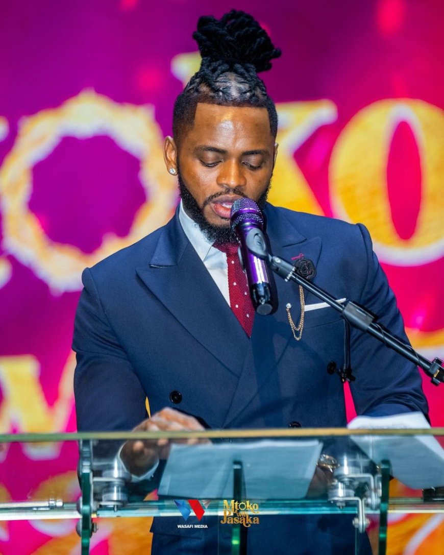 Diamond Platnumz yitabiriye ibirori ahabwa umwanya yigisha akoresheje Bibiliya atitaye ko idini asengeramo rya Islam riri mu gisibo[AMAFOTO]