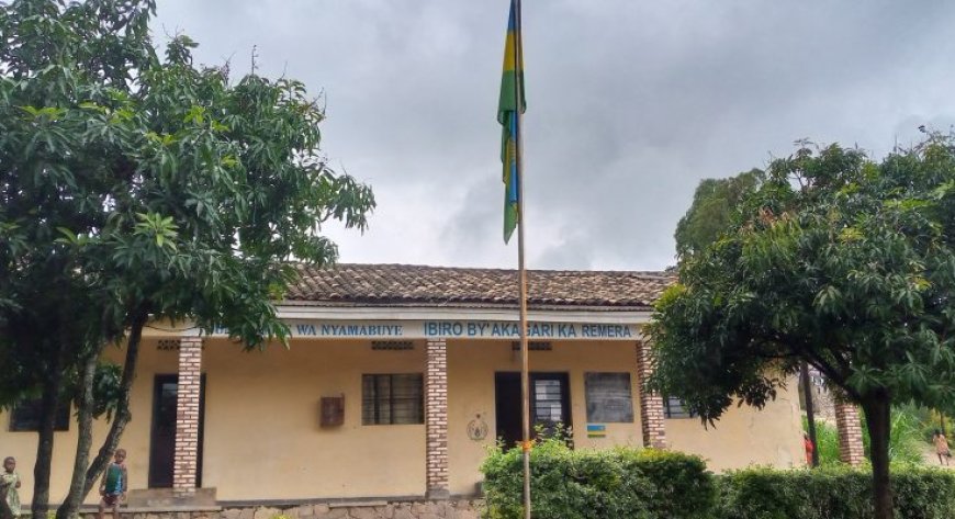 Muhanga/Remera: Baratabariza Gitifu unyagirirwa mu Kagari akajya kugama imvura mu baturage baturanye n’ibiro bye iyo imvura iguye