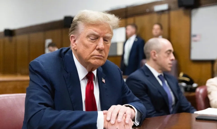 USA: Uwahoze ayoboye America wita kuwo bahanganye ‘Umunyabitotsi’ yagaragaye mu rukiko agatotsi kamwibye