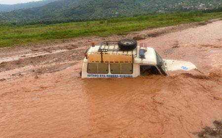 Kamonyi: Ambulance yari itwaye abarwayi yashaye hitabazwa izindi mbaraga (AMAFOTO)