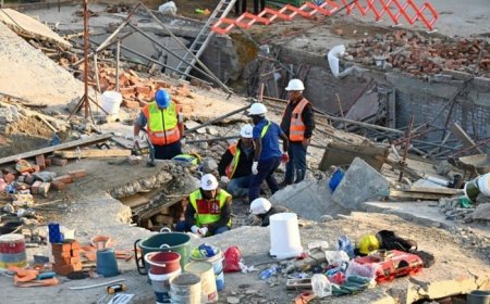 Umuturirwa ugeretse gatanu, wasenyutse ukirimo kubakwa  abantu batanu bapfuye abandi bagera kuri 50 bo bari baheze munsi y’ibikuta