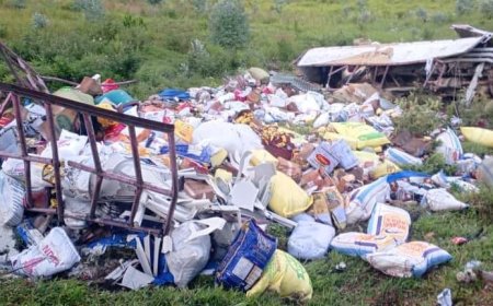 Karongi: Habaye impanuka y'ikamyo yari ipakiye ibicuruzwa bitandukanye yahitanye umuntu umwe, batatu barakomereka