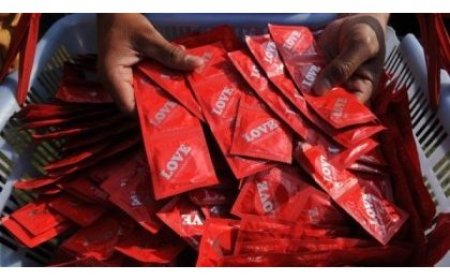 Nyagatare: Bamwe mu rubyiruko barinubira abacuruzi bitwikira ijoro bagahenda udukingirizo