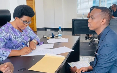 Umunyarwenya uzwi mu Rwanda na we yatanze kandidatire ngo azahatanire kuba Umudepite