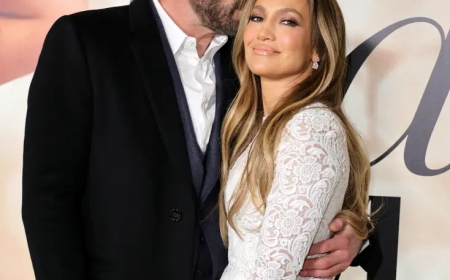 Umunyamakuru bari bamukuyemo iyo kotsa nyuma yo kubaza icyamamare kigezweho mu muziki Jennifer Lopez ibye na Ben Affleck