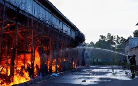 Abantu barenga 11 bishwe abandi batari bake barakomereka mu gitero cy’ibibombe cyakozwe n’ingabo z’Uburusiya ku nyubako y’iguriro