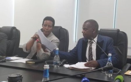 Hakizimana Innocent ukora akazi ku bwarimu yabuze ibyangombwa bike ubwo yashyikirizaga NEC kandidatire ye ku mwanya wa Perezida