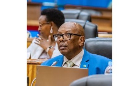 Depite Ruku Rwabyoma John yavuze ko Umuntu w’imyaka 18 ko atari  uruhinja yakwifatira umwanzuro wo gushingiranwa