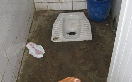 Umwana w'imyaka 13 yabyariye mu bwiherero bw'ishuri nyuma yo guterwa inda na mugenzi we w'imyaka 15