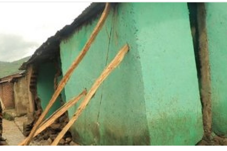 Nyabihu: Abaturage bahangayikishijwe n’uko hari abari mu mazu ategeshejwe n’inkingi zibiti kubera ibiza