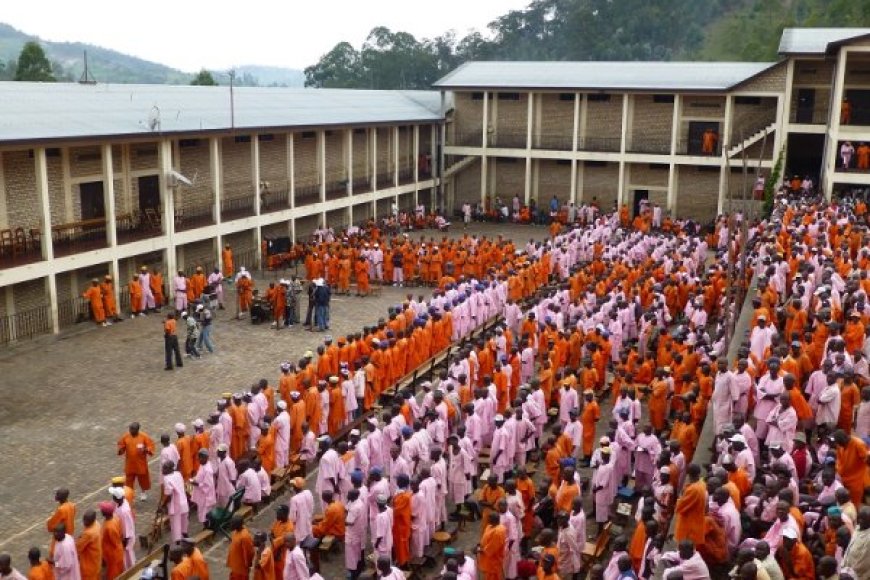 Abagororwa barenga 2000 bakoze jenoside bazafungurwa muri uyu mwaka