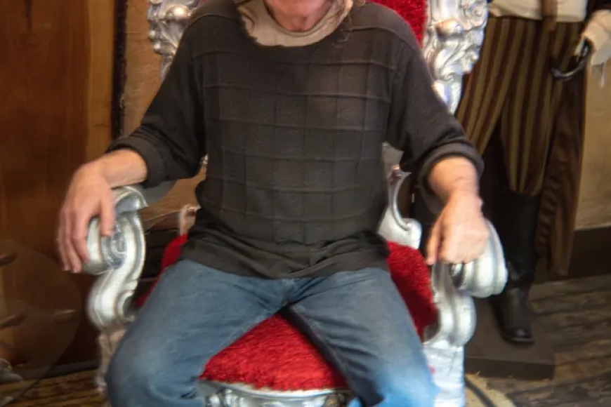 Umusaza w’imyaka 70 yahamije ko buri cyumweru yishyura arenga ibihumbi 500 RWF agamije gushaka umukunzi basazana