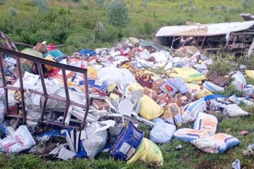 Karongi: Habaye impanuka y'ikamyo yari ipakiye ibicuruzwa bitandukanye yahitanye umuntu umwe, batatu barakomereka