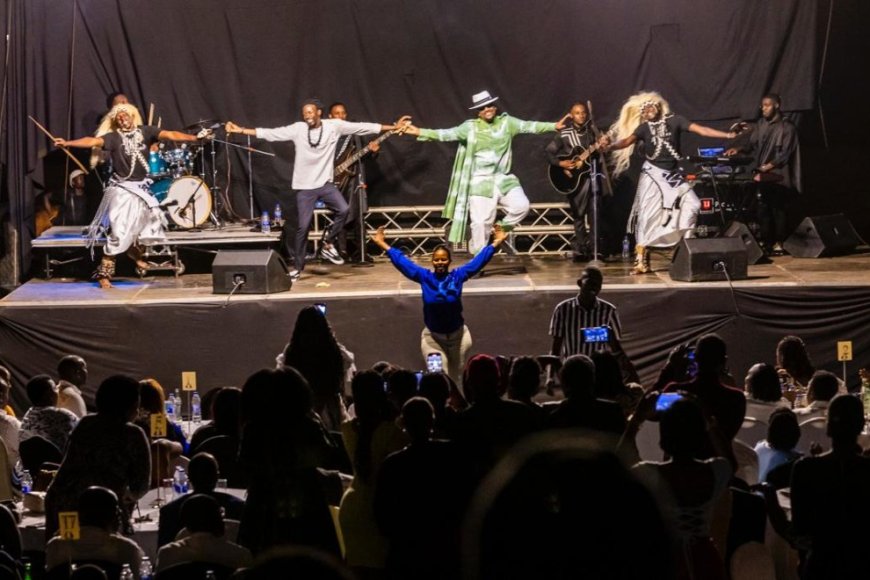 Ruti Joël yatunguranye i Kampala mu gitaramo cya Massamba Intore