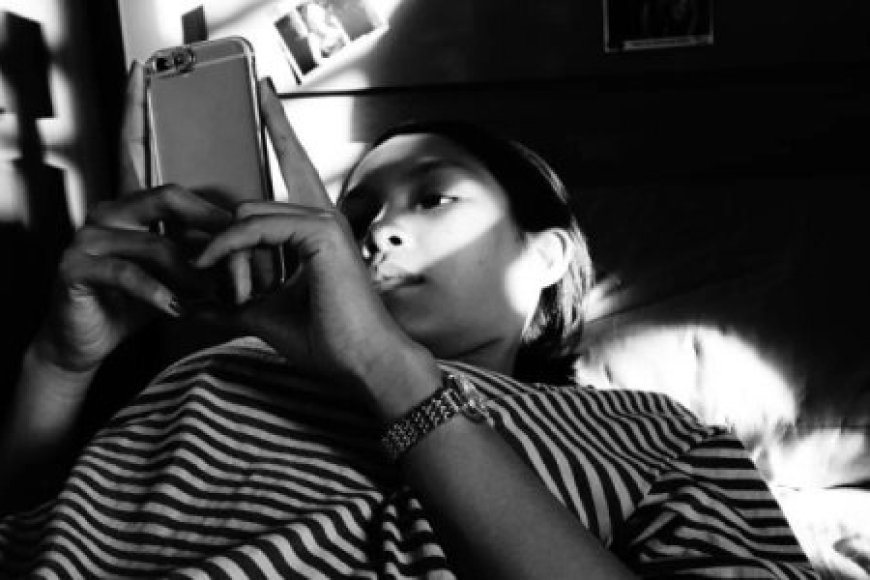 Umwarimu yirukanwe mu kazi azira gusaba umunyeshuri amafoto n'amashusho ye yambaye ubusa