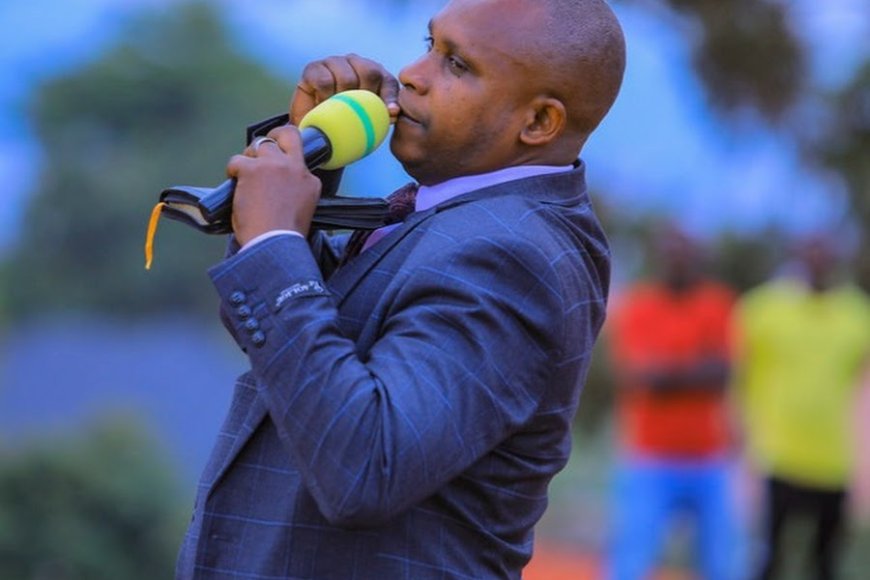 Umuhanuzi yatangaje ko aho avuye yabonye Pasiteri Theogene ‘Inzahuke’ akamubwira ko atigeze apfa[REBA VIDEO]