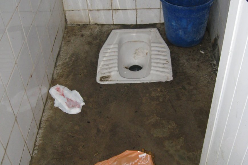 Umwana w'imyaka 13 yabyariye mu bwiherero bw'ishuri nyuma yo guterwa inda na mugenzi we w'imyaka 15