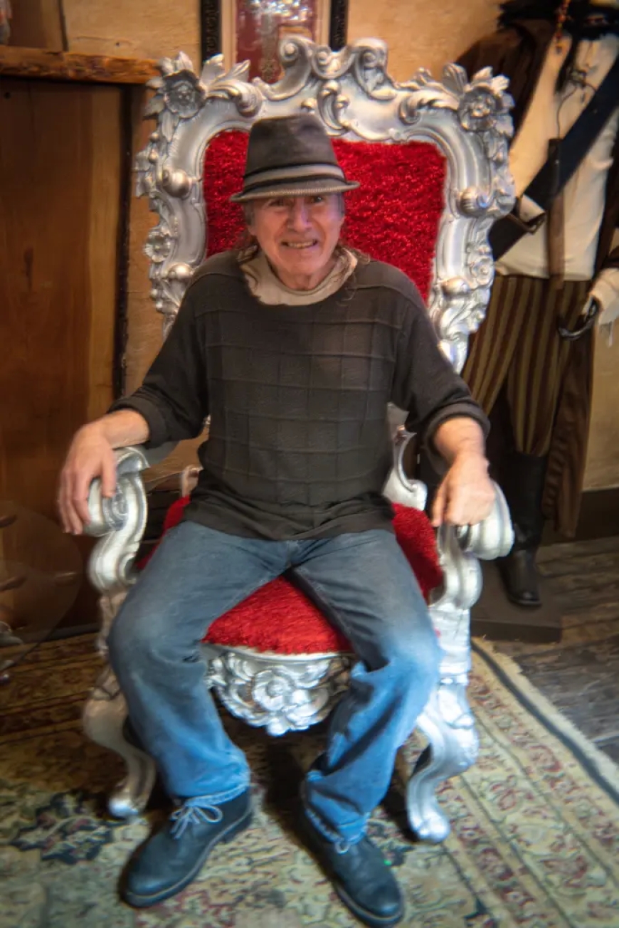 Umusaza w’imyaka 70 yahamije ko buri cyumweru yishyura arenga ibihumbi 500 RWF agamije gushaka umukunzi basazana