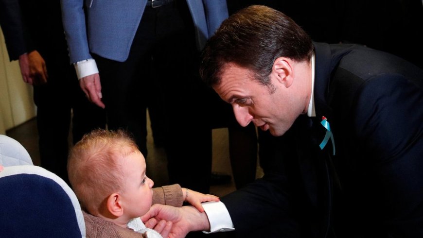 Perezida Macron arashaka gushyiraho gahunda zifasha Abafaransa bakiri bato kwitabira kubyara