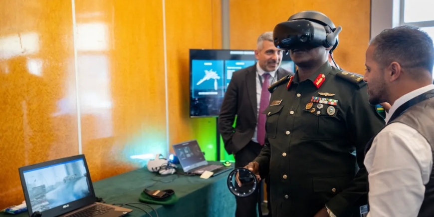 Ikoranabuhanga karahabutaka rikaze rya gisirikare ryakwifashishwa mu bihe by’intambara ntirihungabanye ikiremwamuntu riri guhugurwaho mu Rwanda