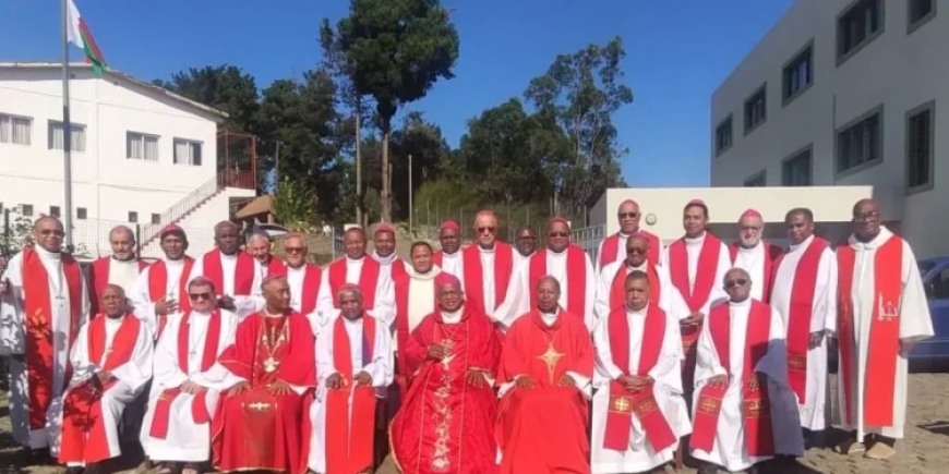 Kiliziya Gatolika yamaganiye kure itegeko ryo gukona abagabo basambanya abana