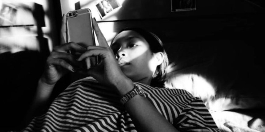 Umwarimu yirukanwe mu kazi azira gusaba umunyeshuri amafoto n'amashusho ye yambaye ubusa