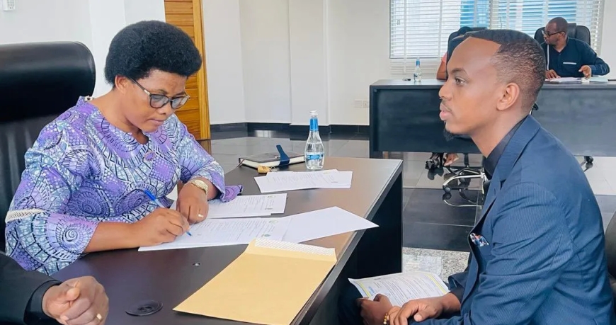 Umunyarwenya uzwi mu Rwanda na we yatanze kandidatire ngo azahatanire kuba Umudepite