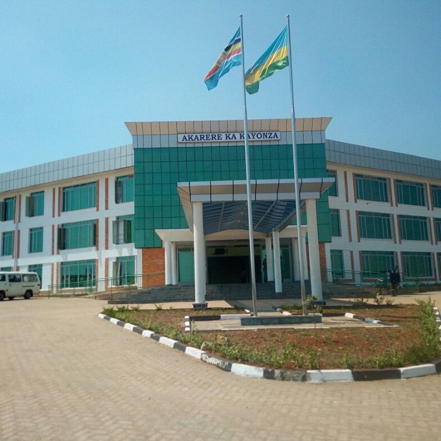 Yinjiye mu cyumba cy'inama biba ngombwa ko hitabazwa Polisi! Umunyamabanga Nshingwabikorwa wa kamwe mu tugari two mu karere ka Kayonza, yitabiriye inama yasinze yaborewe