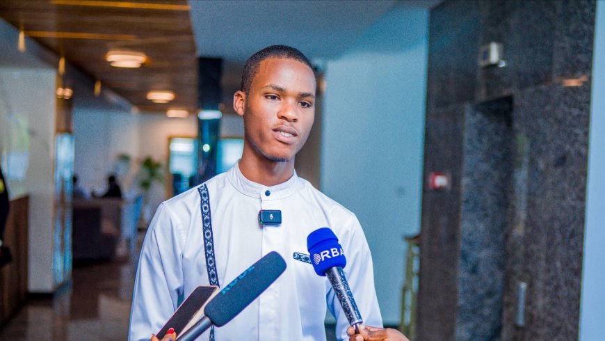 Ntwari Shalif ukiri ku ntebe y'ishuri, yatanze kandidatire ye ku mwanya w’Abadepite (AMAFOTO)