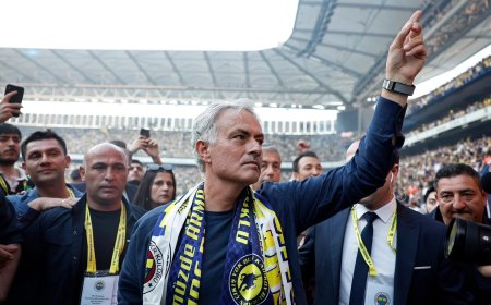 Umutoza Jose Mourinho wakiriwe bidasanzwe yahaye ubutumwa bukomeye abafana ba Fenerbahçe
