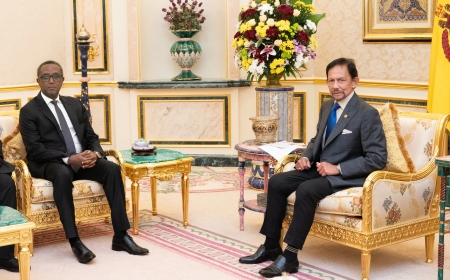 Minisitiri Dr Biruta yakiriwe n’Umwami wa Brunei