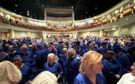 Abanyeshuri barenga 200 bakiriye impamyabumenyi zabo ku mugaragaro nyuma y’imyaka 50