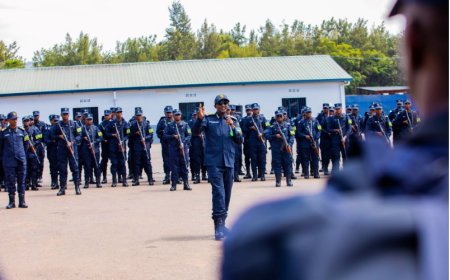 Umuyobozi mukuru wa Polisi y’u Rwanda, CG Felix Namuhoranye yahaye impanuro abapolisi 240 bitegura kujya mu butumwa