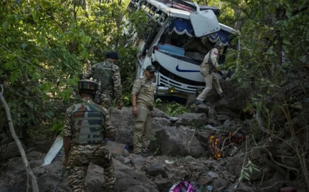 Ibyihebe biri guhigishwa uruhindu nyuma yo kugaba igitero kuri bus abantu 9 bagapfa