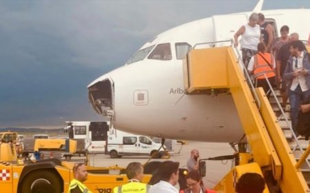 Imvura yaguye irimo urubura rwinshi yangije indege yari mu kirere