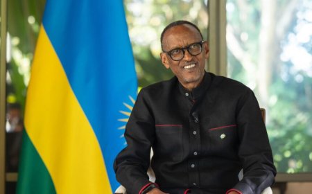 Perezida kagame yagarutse ku banyamakuru baherutse gusa nkaho bamena amazi k’urutare